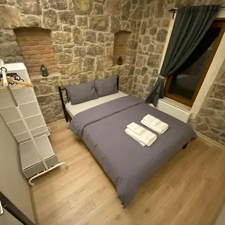 Apartamento Stone With Beautiful View In Heart Of Esmirna