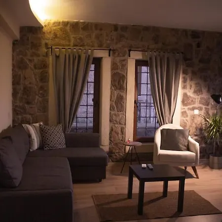 Stone With Beautiful View In Heart Of Apartamento