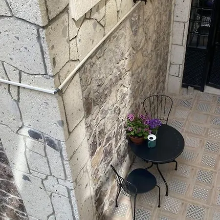 Apartamento Stone With Beautiful View In Heart Of Esmirna