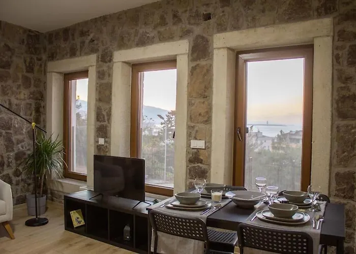 דירה Stone With Beautiful View In Heart Of *